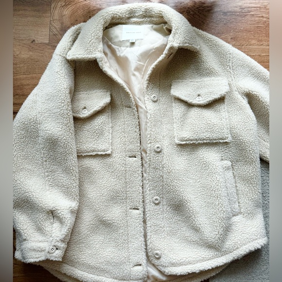 American Eagle Outfitters Jackets & Blazers - American eagle buttoned Sherpa jacket
